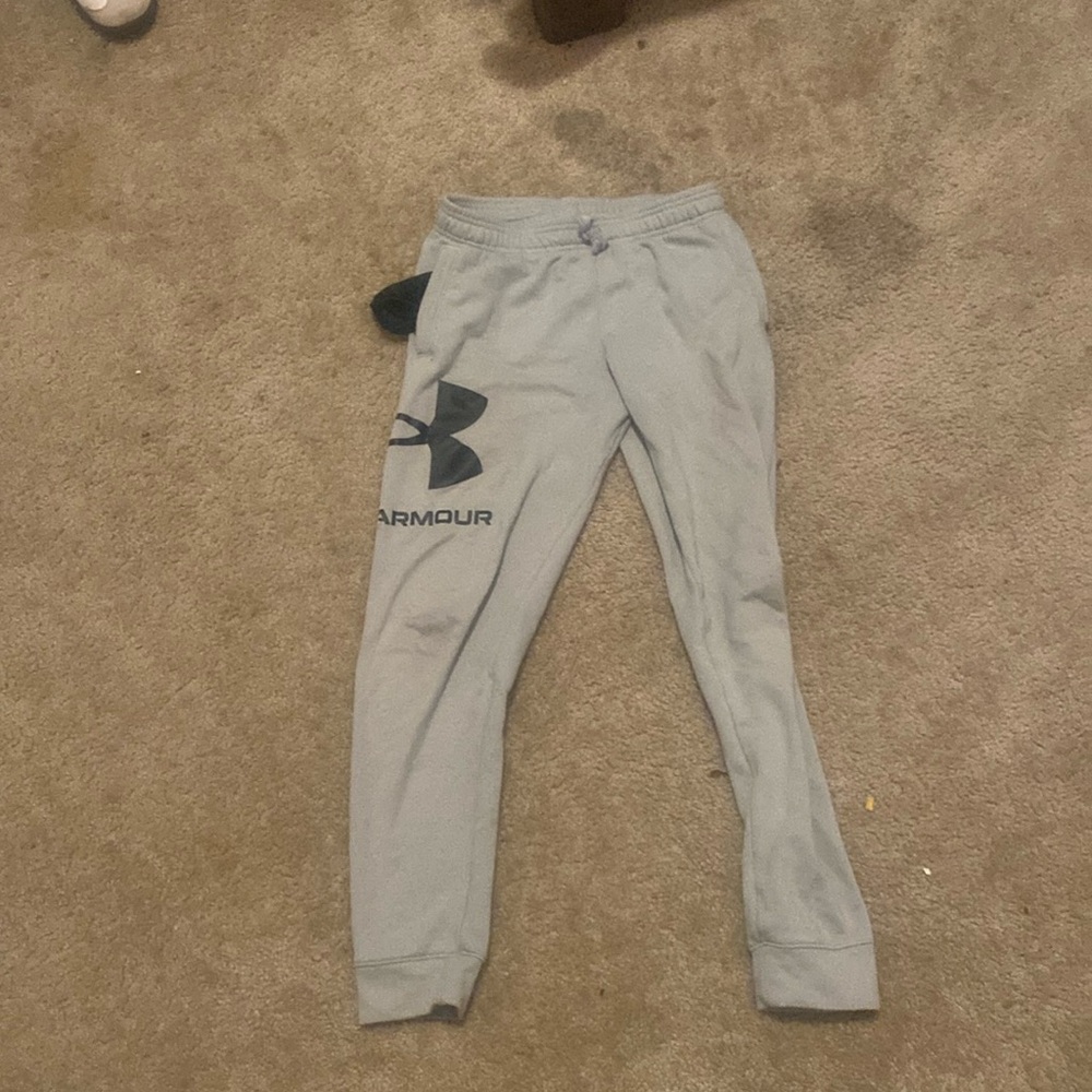 Unde armour sweats
